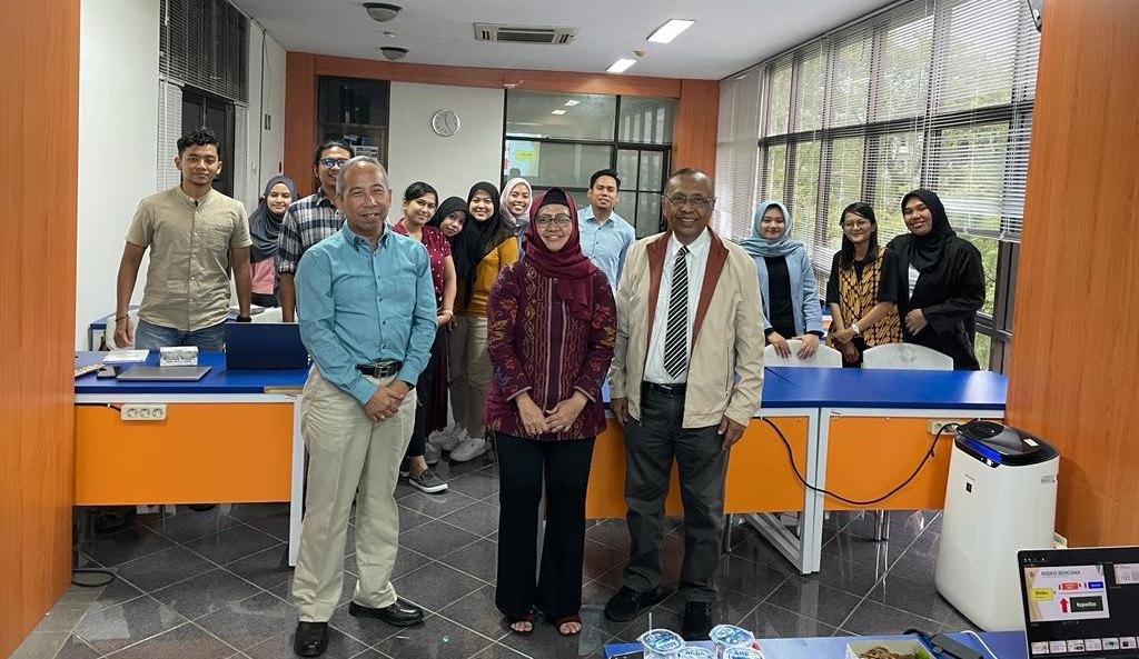 Ilustrasi prosedur evakuasi gempa bumi